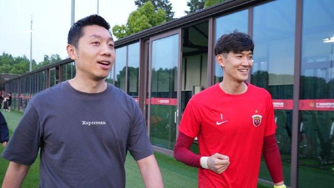 据加泰罗尼亚媒体ccma报道，巴萨将把德国基金Libero Football Finance告上法庭，指控这家德国公司未在12月31日之前支付相当于购买Barca Vision 10%股份的4000万欧元杠杆。